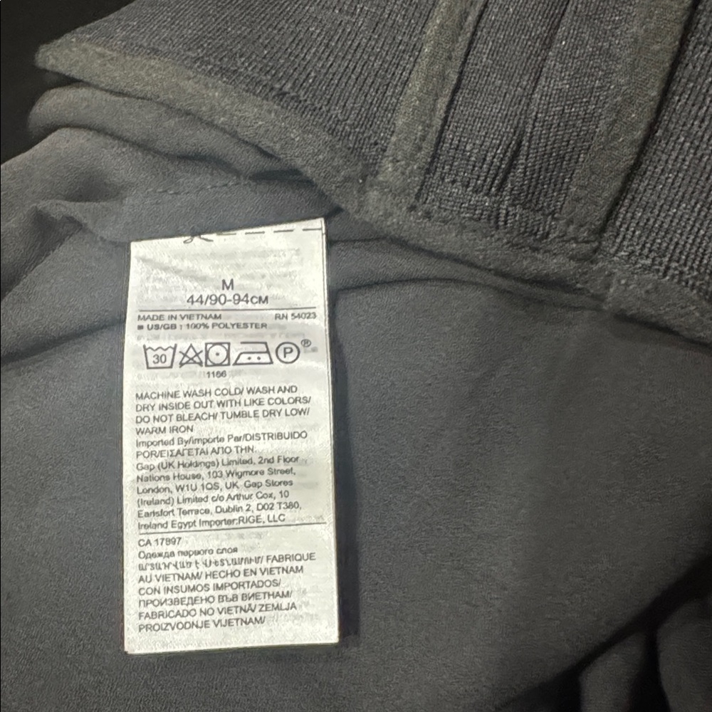 Banana Republic Black Short-Sleeve V-Neck Blouson Top - Picture 3 of 3